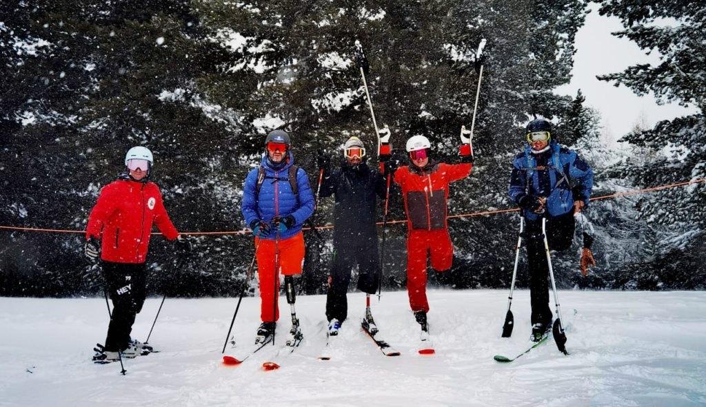 Participants et encadrants d'un séjour ski handisport soutenu par le fonds dédié Génération Montagne.
